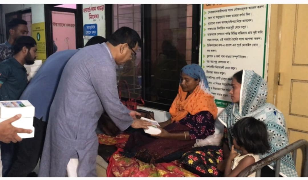 খাগড়াছড়িতে বিএনপি সভাপতির উদ্যোগে রোগীদের মাঝে ইফতার বিতরণ
