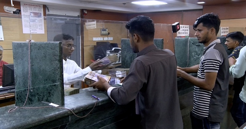 টানা ৯ দিন বন্ধ ব্যাংক, শুক্র-শনিবার শিল্প ও বাণিজ্যিক এলাকায় খোলা