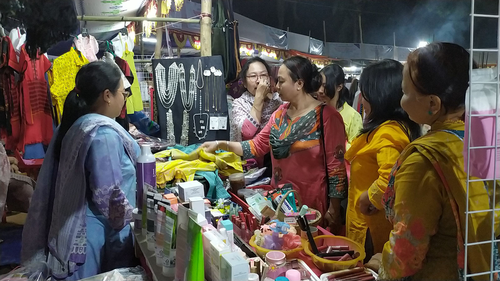 বৈসাবি উৎসবের আমেজে ভাসছে খাগড়াছড়ি