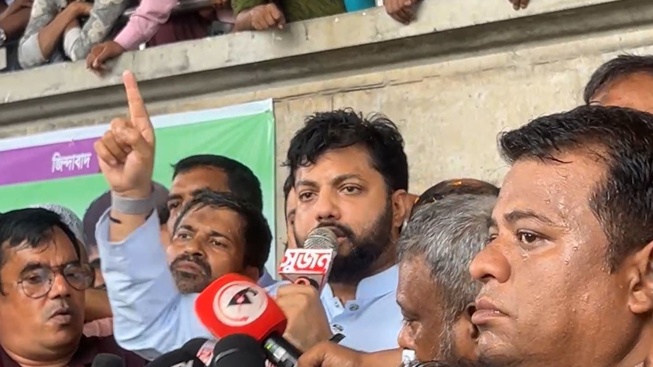 সরকারকে নিজেদের ‘সংশোধনের’ শেষ সুযোগ দিলেন ইশরাক হোসেন