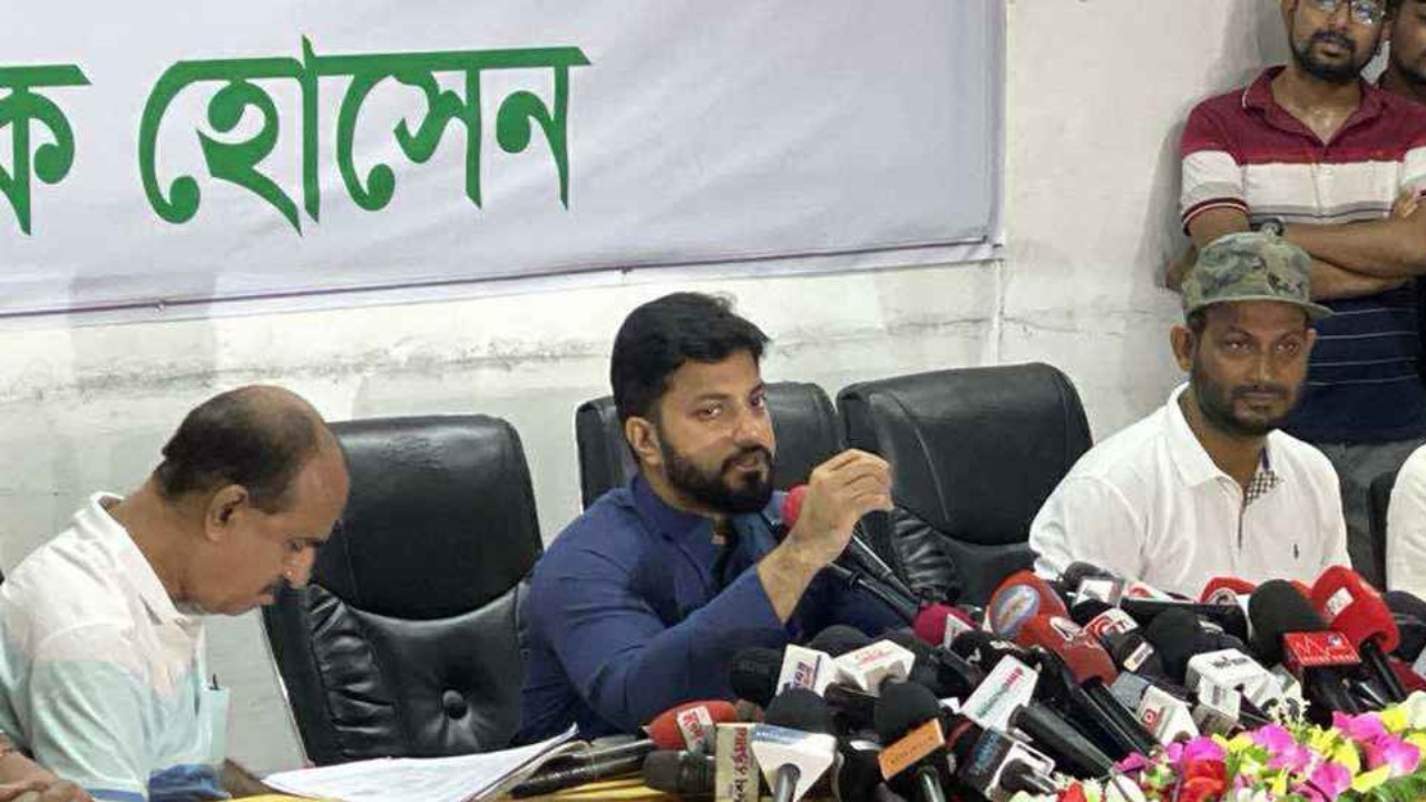 ইশরাক হোসেনের কড়া হুঁশিয়ারি: “আসিফ মাহমুদ লাগাম টানুন, না হলে আন্দোলন রাজপথে”