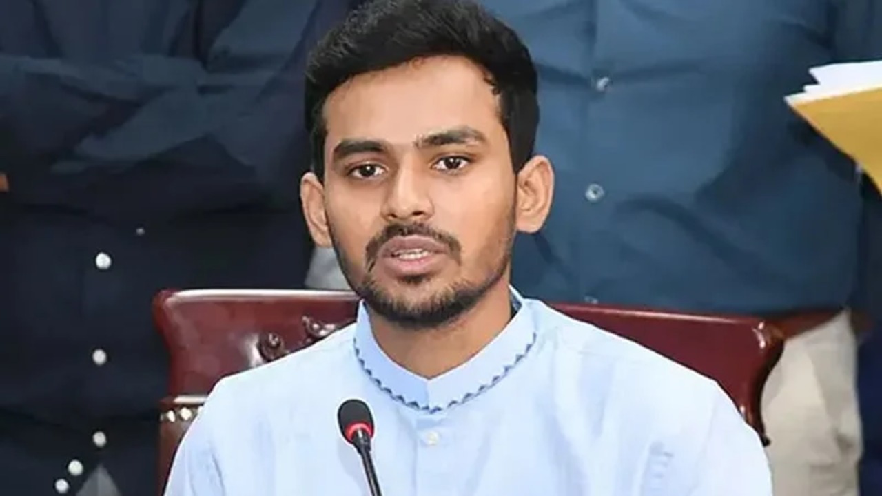 “ইতিহাস সবাইকে প্রাপ্য বুঝিয়ে দেয়”—বিএনপি নেতা ইশরাককে উপদেষ্টা আসিফ মাহমুদের কড়া জবাব