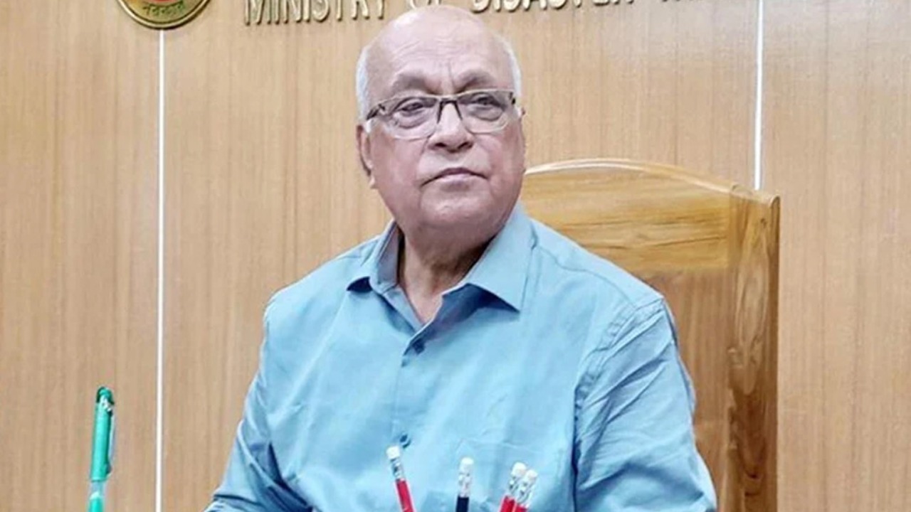 ত্রাণ তহবিলে ইকোটেক্সের ৩ কোটি টাকার অনুদান গ্রহণ করলেন উপদেষ্টা ফারুক-ই-আজম