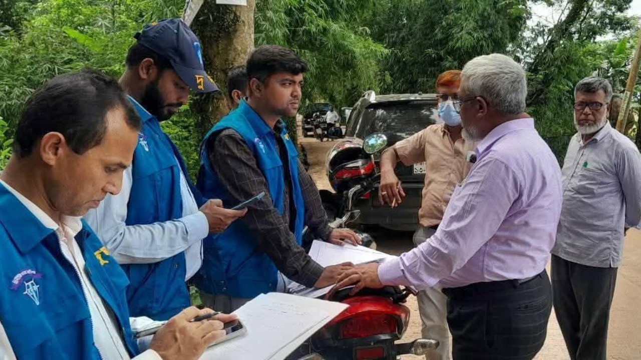 সালুটিকর-গোয়াইনঘাট সড়কে ঢালাই শেষ হওয়ার আগেই ভাঙন: ছয় মাসের প্রকল্প দেড় বছরেও ঝুলে আছে!