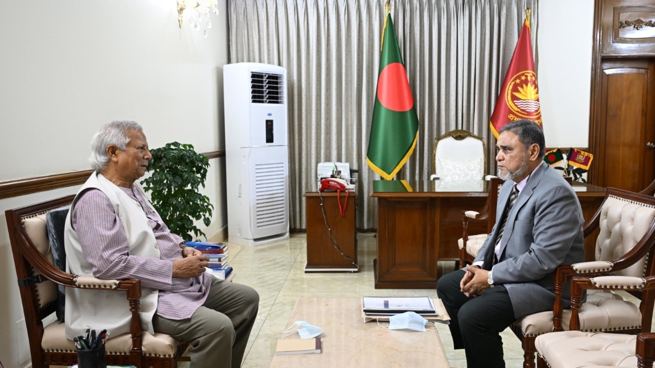 সিইসির সঙ্গে প্রধান উপদেষ্টার সৌজন্য সাক্ষাৎ, ‘রুফটপ সোলার কর্মসূচি’ বাস্তবায়নে কড়া নির্দেশনা