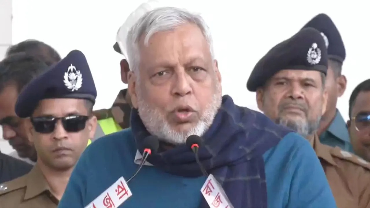"রেলের জমি থেকে মণ্ডপ সরানো নিয়ে বিভ্রান্তি ছড়ানো হচ্ছে" — রেল উপদেষ্টা