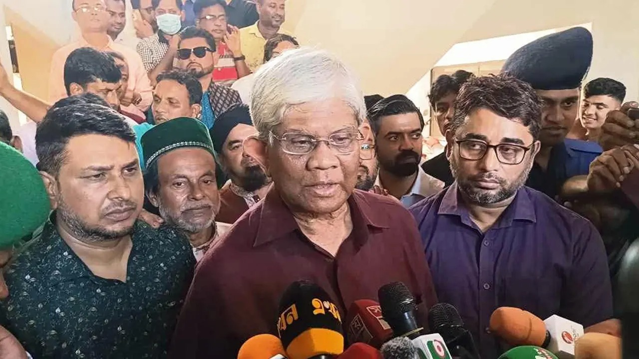 "সঞ্চয়পত্রের মুনাফা বাড়ালে কেউ ব্যাংকে টাকা রাখবে না" — অর্থ উপদেষ্টা ড. সালেহউদ্দিন