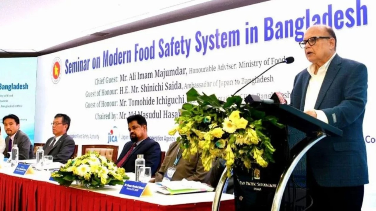 চালের দাম যেন না বাড়ে সেজন্য নজরদারি চলছে: খাদ্য উপদেষ্টা