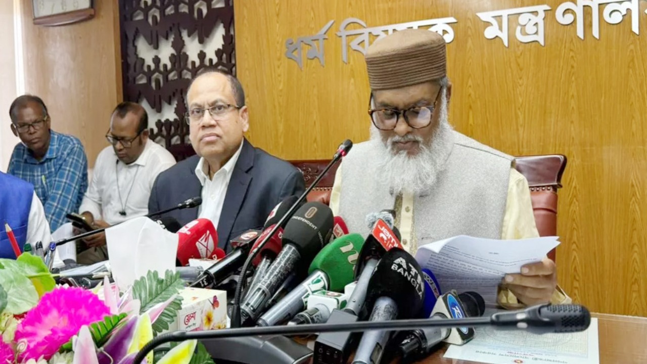 হজযাত্রীদের ফেরত দেওয়া হচ্ছে ৮ কোটি ২৮ লাখ টাকা : ধর্ম উপদেষ্টা