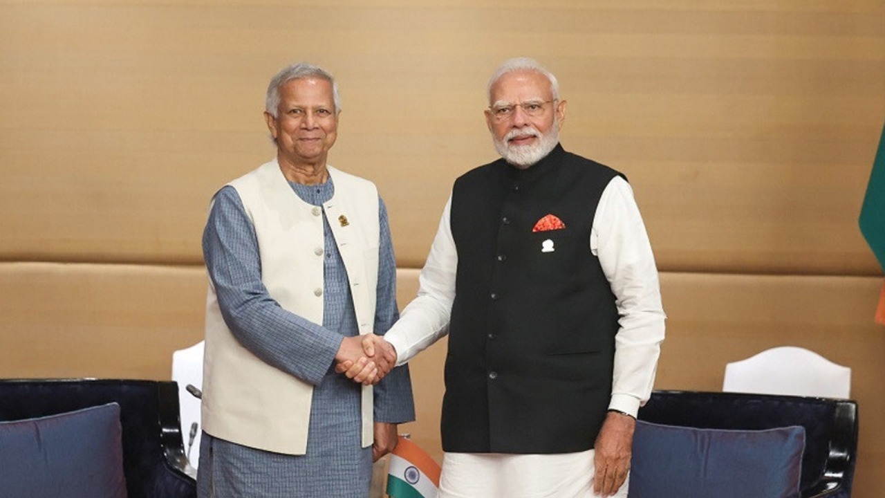 নরেন্দ্র মোদিকে এক হাজার কেজি ‘হাড়িভাঙ্গা’ আম পাঠাচ্ছেন প্রধান উপদেষ্টা