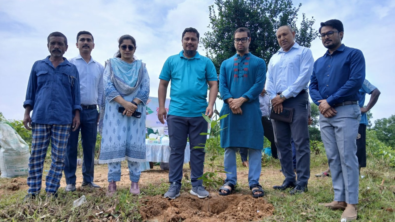 সিলেটে সরকারি খাস জমিতে বৃক্ষরোপণ কর্মসূচির উদ্বোধন