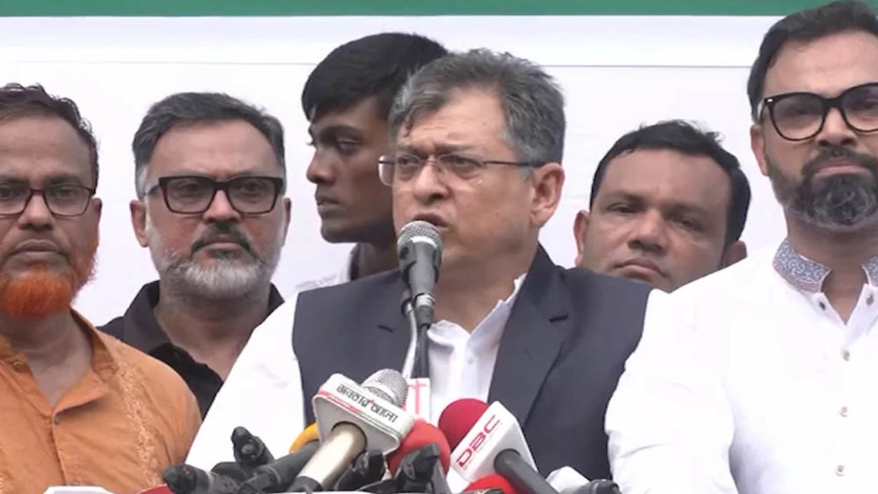 “এই মাসে জুলাই সনদ না হলে দায় সরকারের” — সালাহউদ্দিন আহমেদ