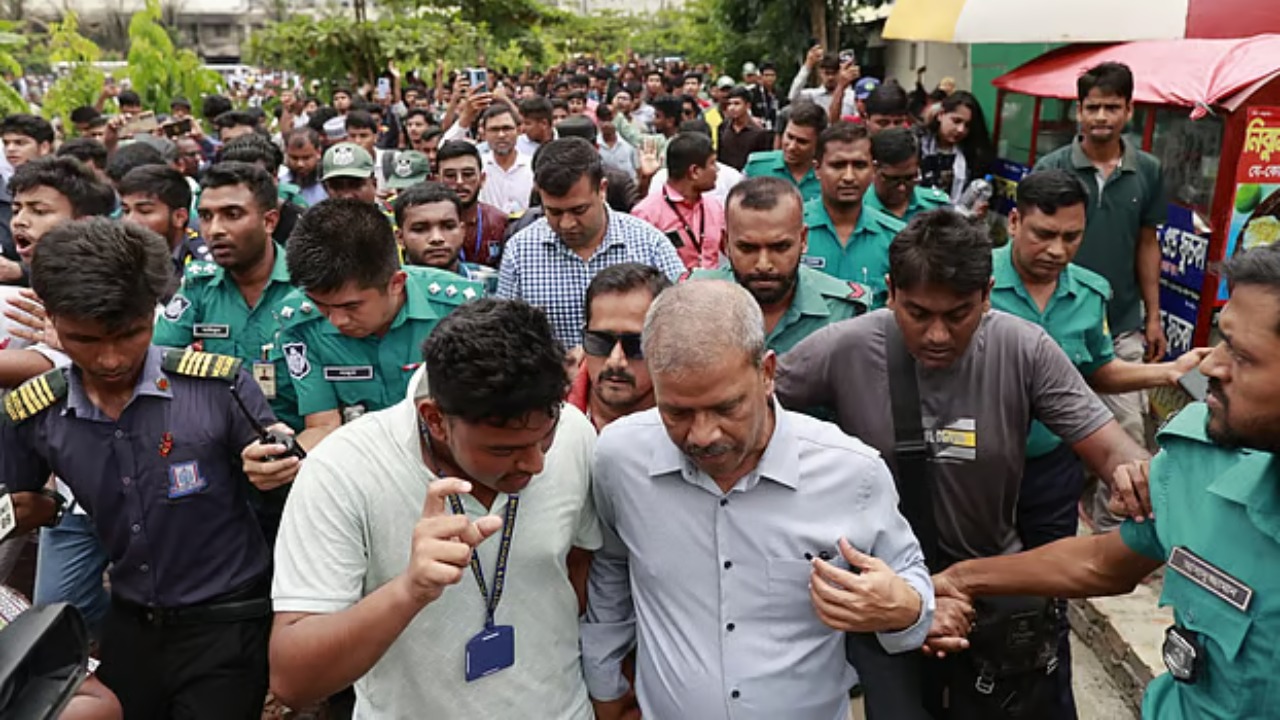 মাইলস্টোন শিক্ষার্থীদের ৬ দফা দাবি মেনে নেওয়ার ঘোষণা, উত্তপ্ত পরিস্থিতি