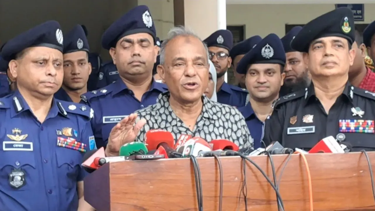 "নির্বাচনের আগে লুট হওয়া অস্ত্র উদ্ধার হবে" — স্বরাষ্ট্র উপদেষ্টা জাহাঙ্গীর আলম চৌধুরী