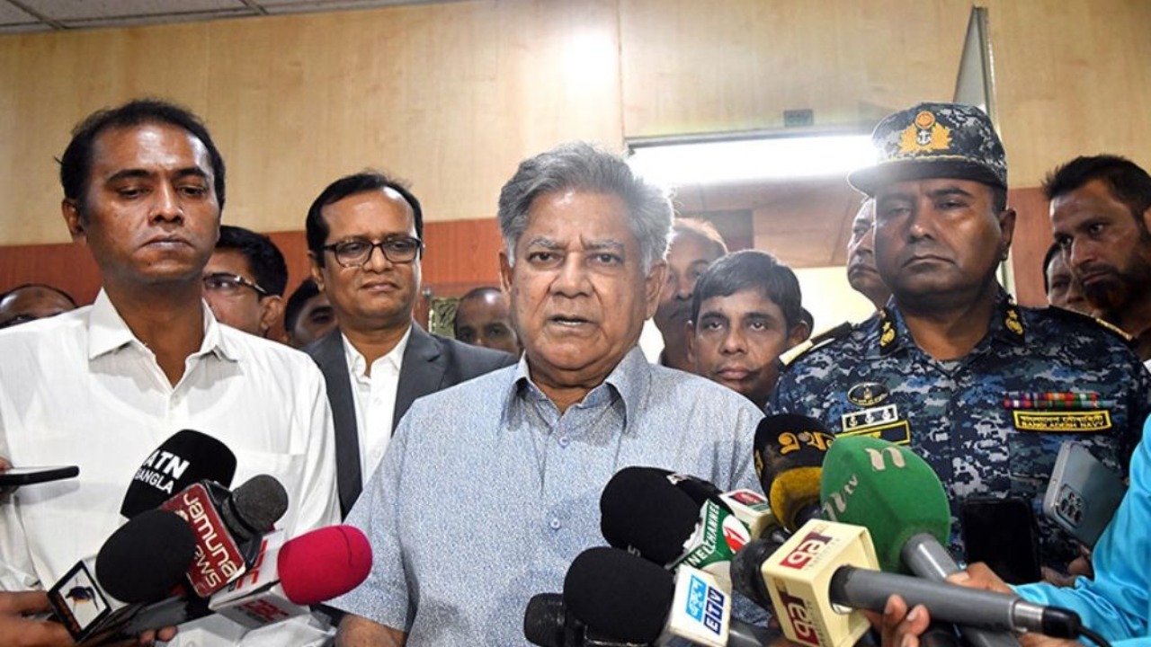 আয় বাড়াতে আরও ৩টি জাহাজ কেনা হচ্ছে: নৌপরিবহণ উপদেষ্টা এম সাখাওয়াত হোসেন