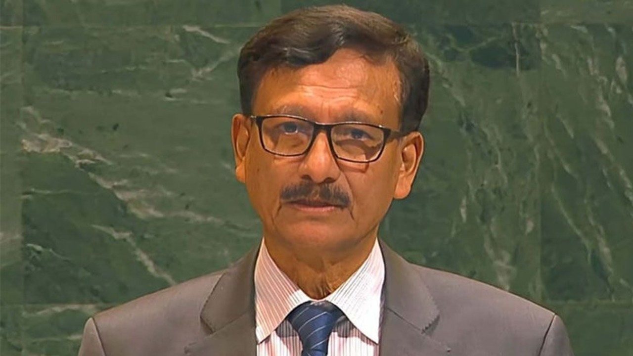 ফিলিস্তিনি জনগণকে গণহত্যা থেকে রক্ষা করতে অবিলম্বে যুদ্ধবিরতির আহ্বান বাংলাদেশের