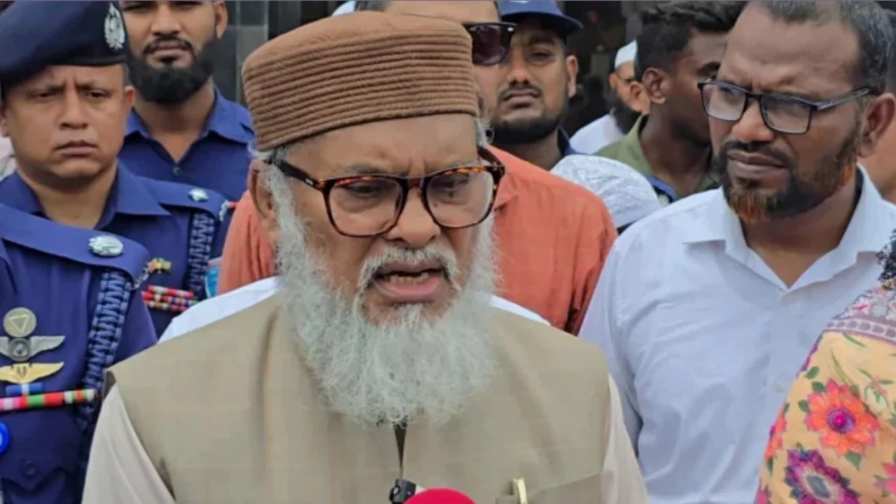 মাজার বা ধর্মীয় প্রতিষ্ঠানে হামলা চালালে কাউকেই ছাড় দেওয়া হবে না: ধর্ম উপদেষ্টা
