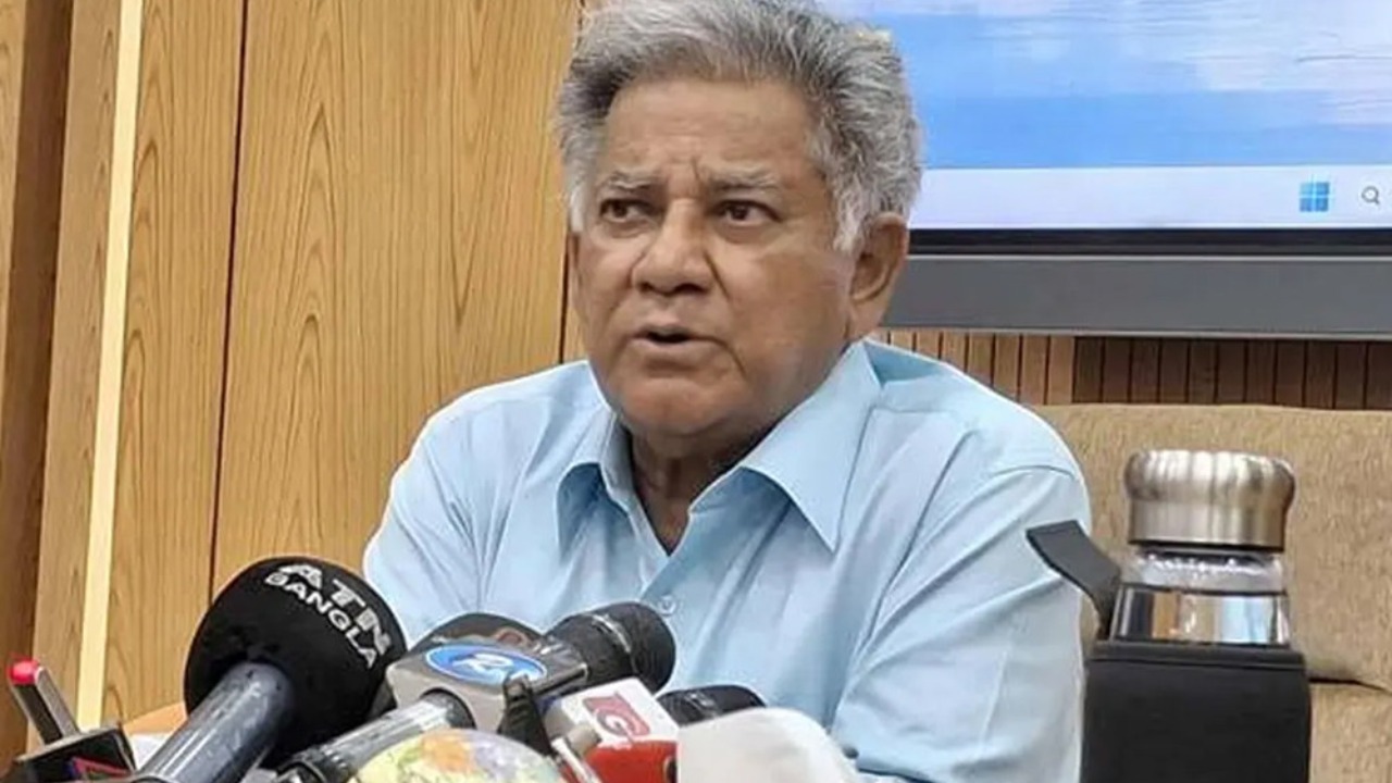 "পুলিশ এখনো কাঠামোগতভাবে কাজ করছে না": এম সাখাওয়াত হোসেন