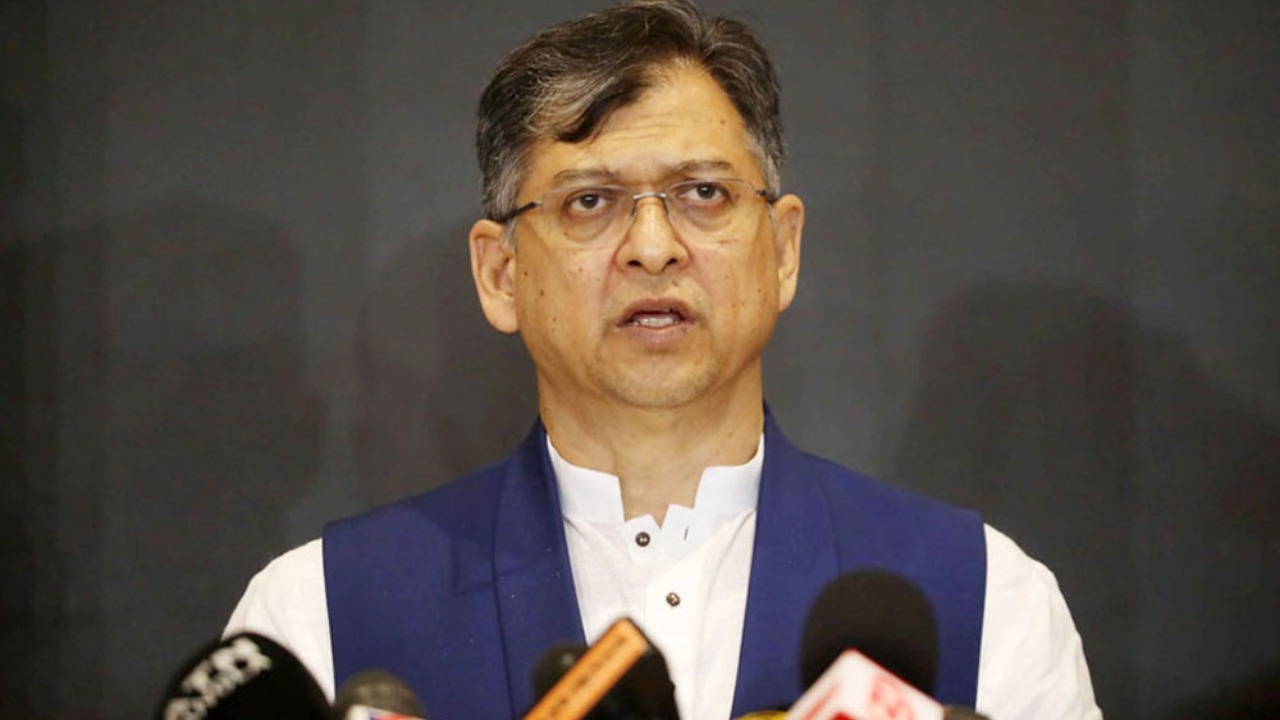“গত ১৬ বছর গণতন্ত্রের জন্য প্রাণ উৎসর্গকারী সবাই জাতীয় বীর” — সালাহউদ্দিন আহমদ